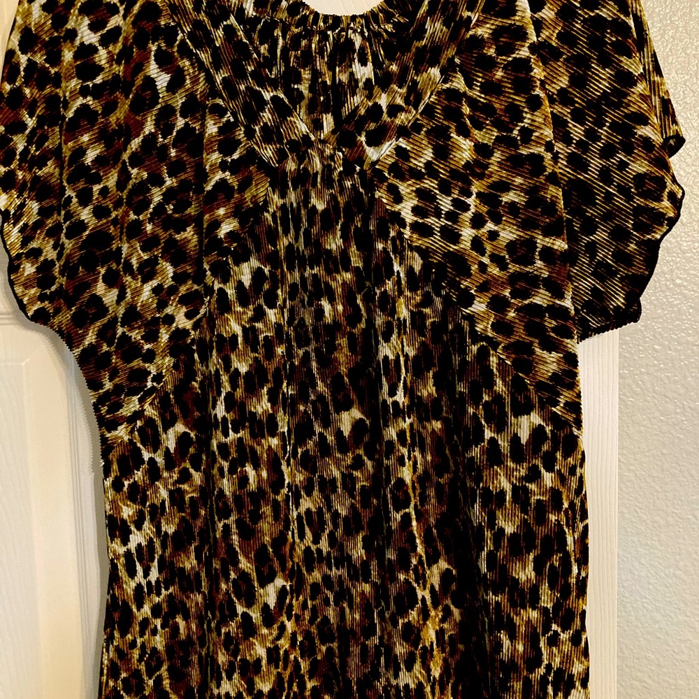 Gorgeous satiny oversized blouse in an animal print medium